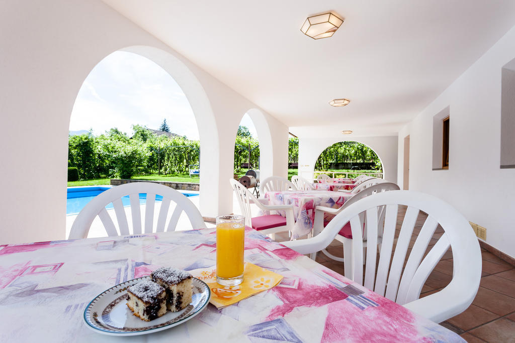 Bed and Breakfast Pension Rebgut Лана Экстерьер фото